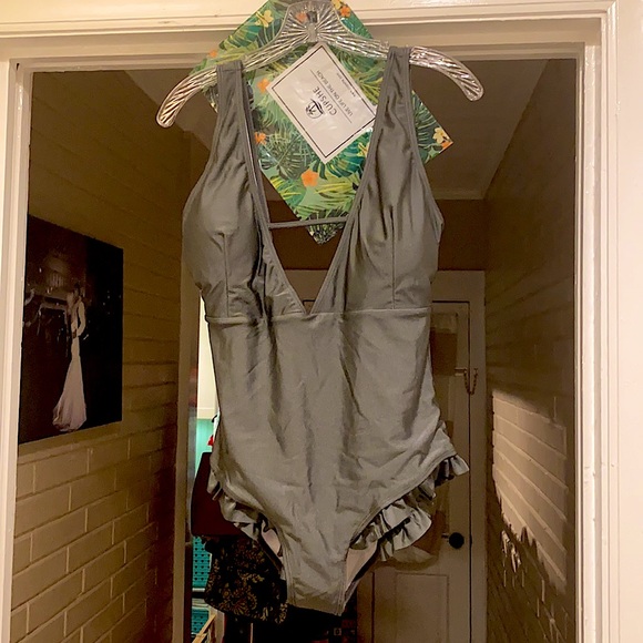 CUPSHE Grey Ruffle detail one piece swimsuit - Picture 1 of 9